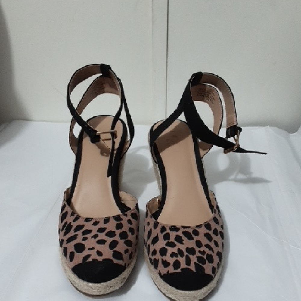 LOFT Leopard Print Women's 8 Wedge‎ Sandals